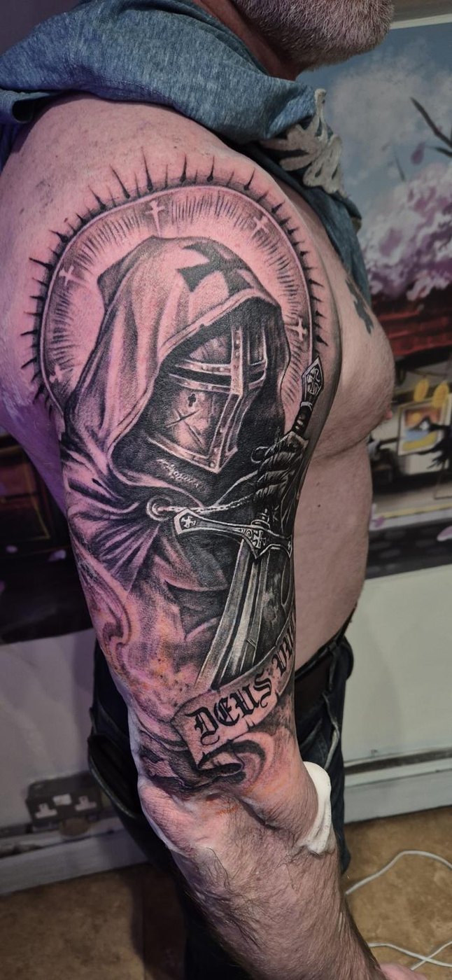 Crusader sleeve