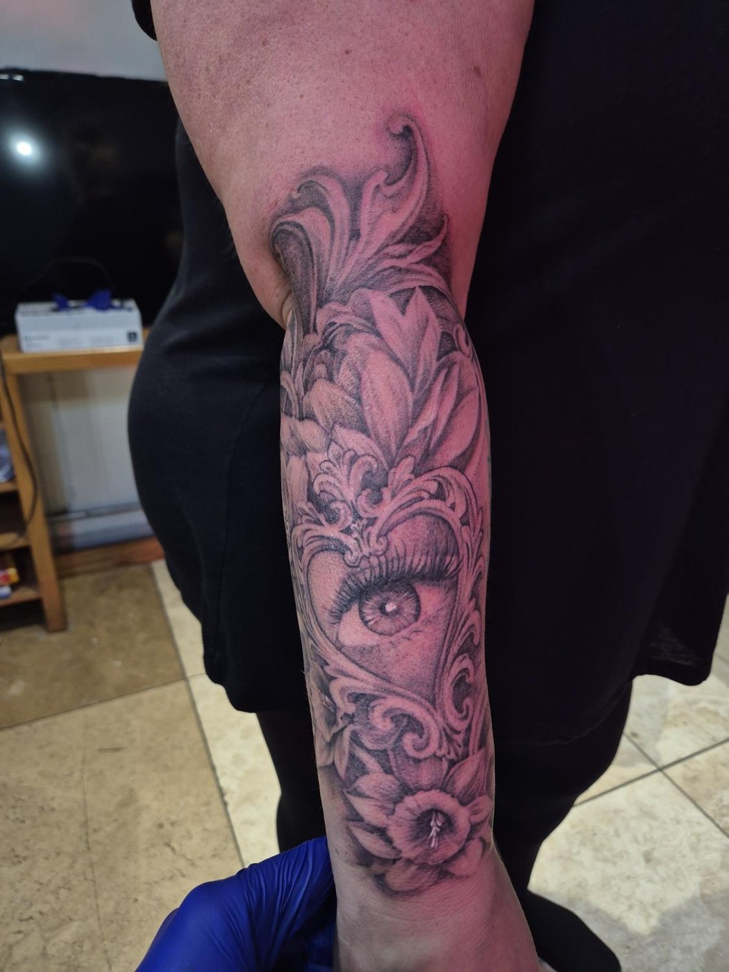 Filigree eye